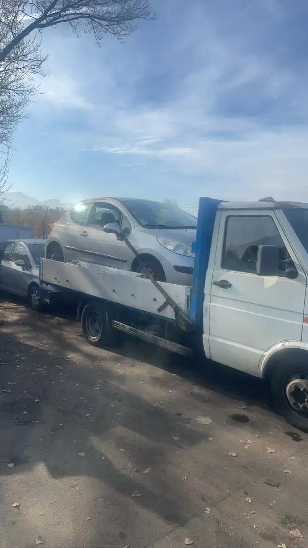 Camion d'enlèvement d'épaves dans les Alpes, Alpes Épaves